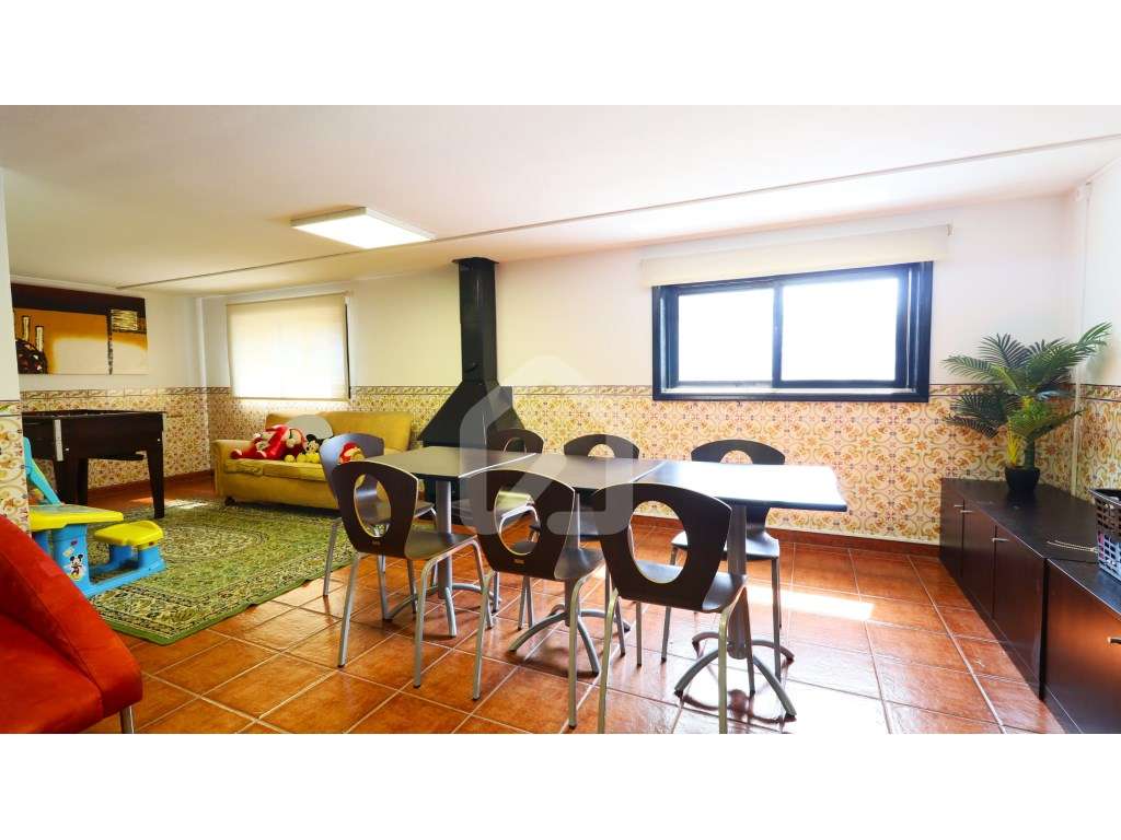 Moradia individual T4+1 com piscina, em Esmeriz-30