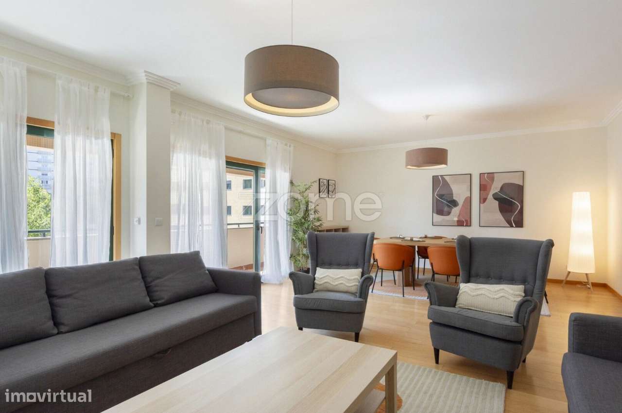 Apartamento T3 Paço de Arcos, varanda, vista mar e garagem - Grande imagem: 3/31