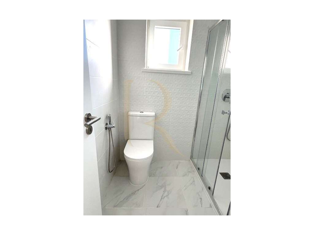 Apartamento T2 com quintal totalmente remodelado no Laranjeiro-6