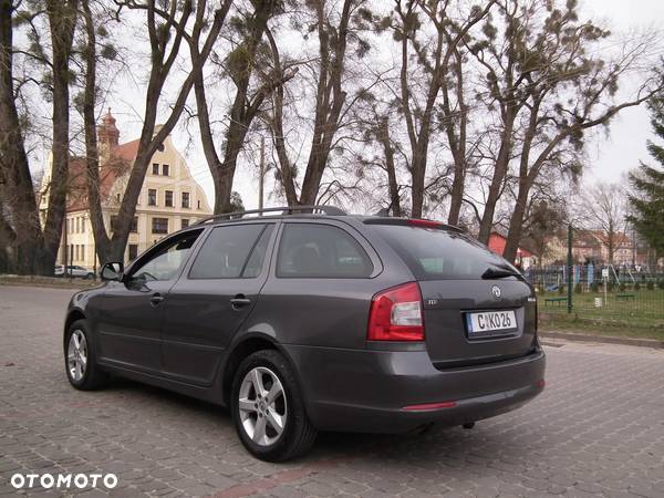 Skoda Octavia 2.0 TDI DPF Ambiente DSG - 3