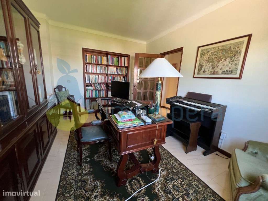 SOBERBA MORADIA T6 COM CASA DE HOSPEDES EM ANEXO-50