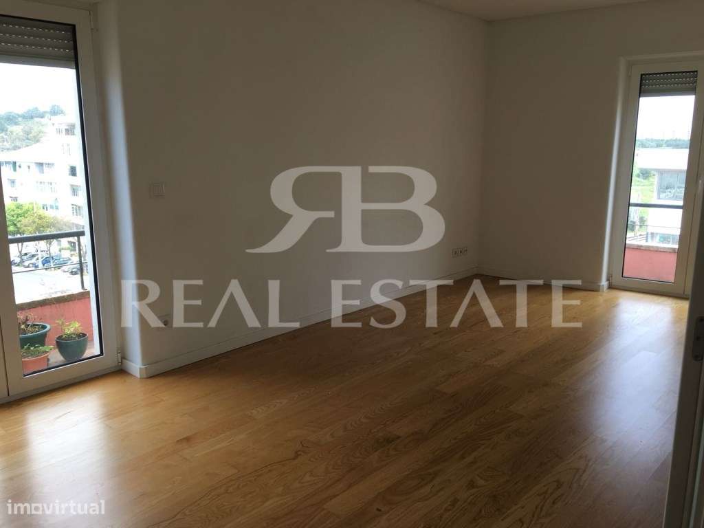 T2 com VARANDA + 1 GARAGEM BOX- AREEIRO - Centro de Lisboa - Grande imagem: 3/16