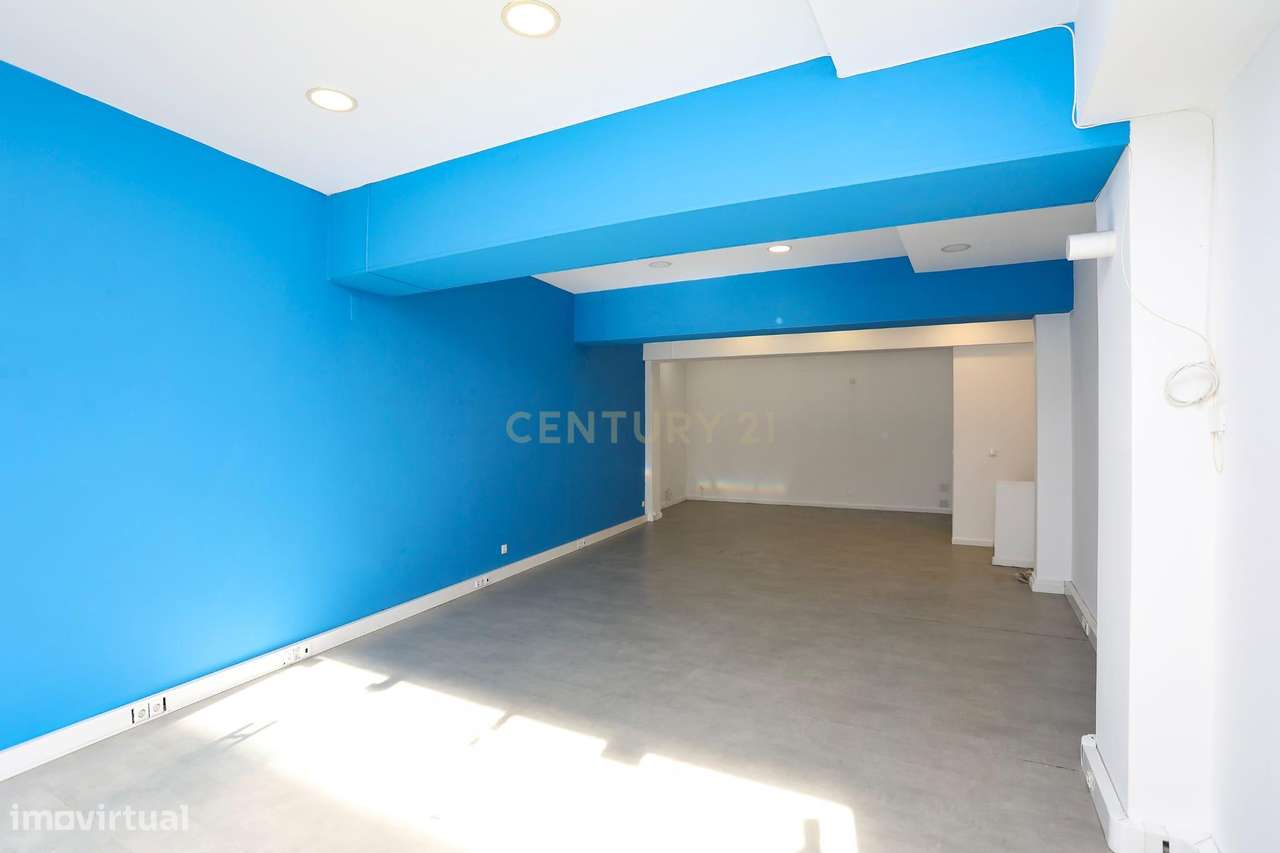 Loja para comércio/ serviços no centro da Amadora – 166 m² | Rua Elias - Grande imagem: 4/16