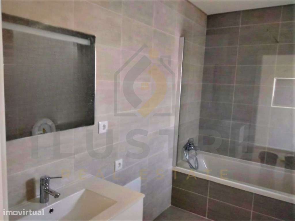 Moradia T3 em construção com piscina e garagem na Charneca de Caparica-12