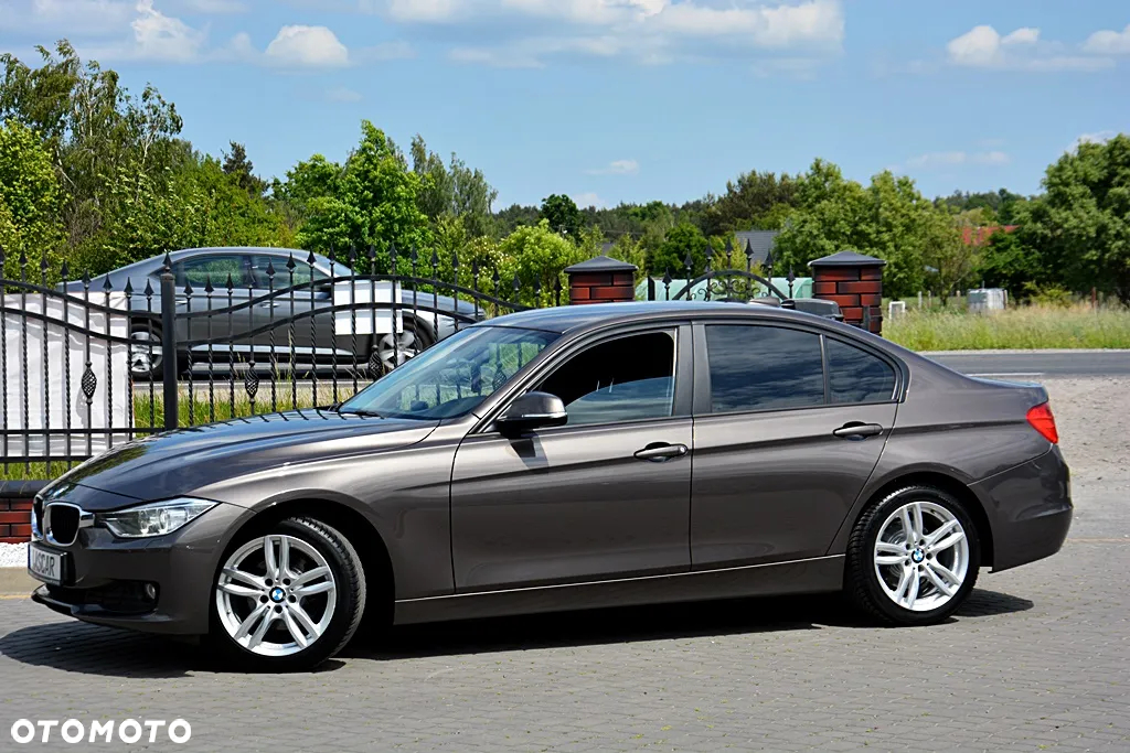 BMW Seria 3 320d DPF Edition Exclusive - 9