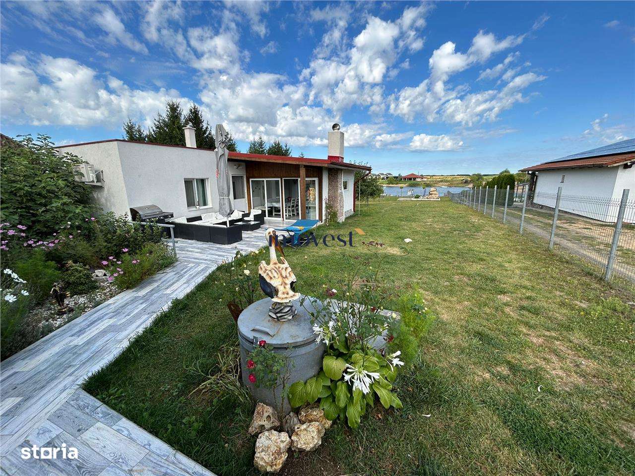 Casa unica de vanzare la Lac Apa – 2.000 mp teren, iesire la lac - Imagine principală: 2/20