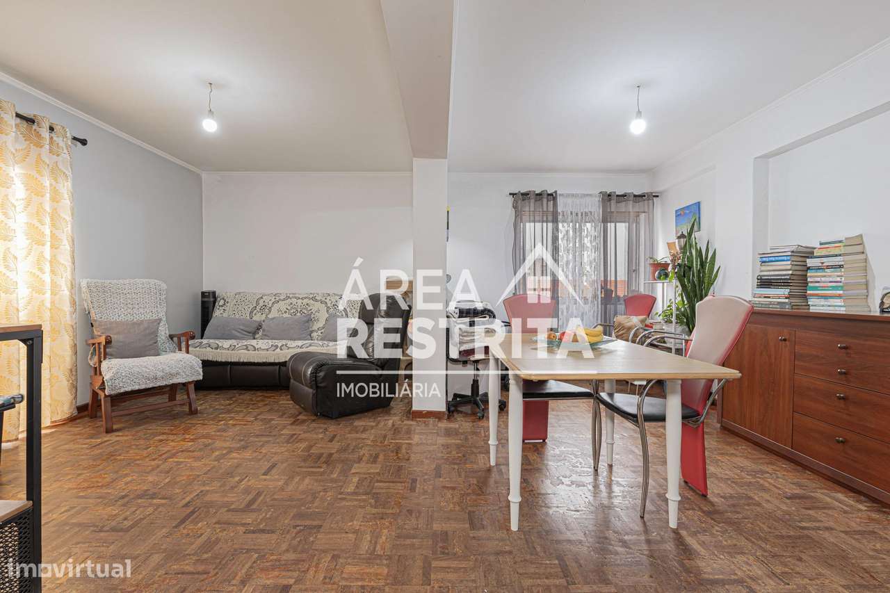 Apartamento T3 transformado em T2 no Seixal, Arrentela-17