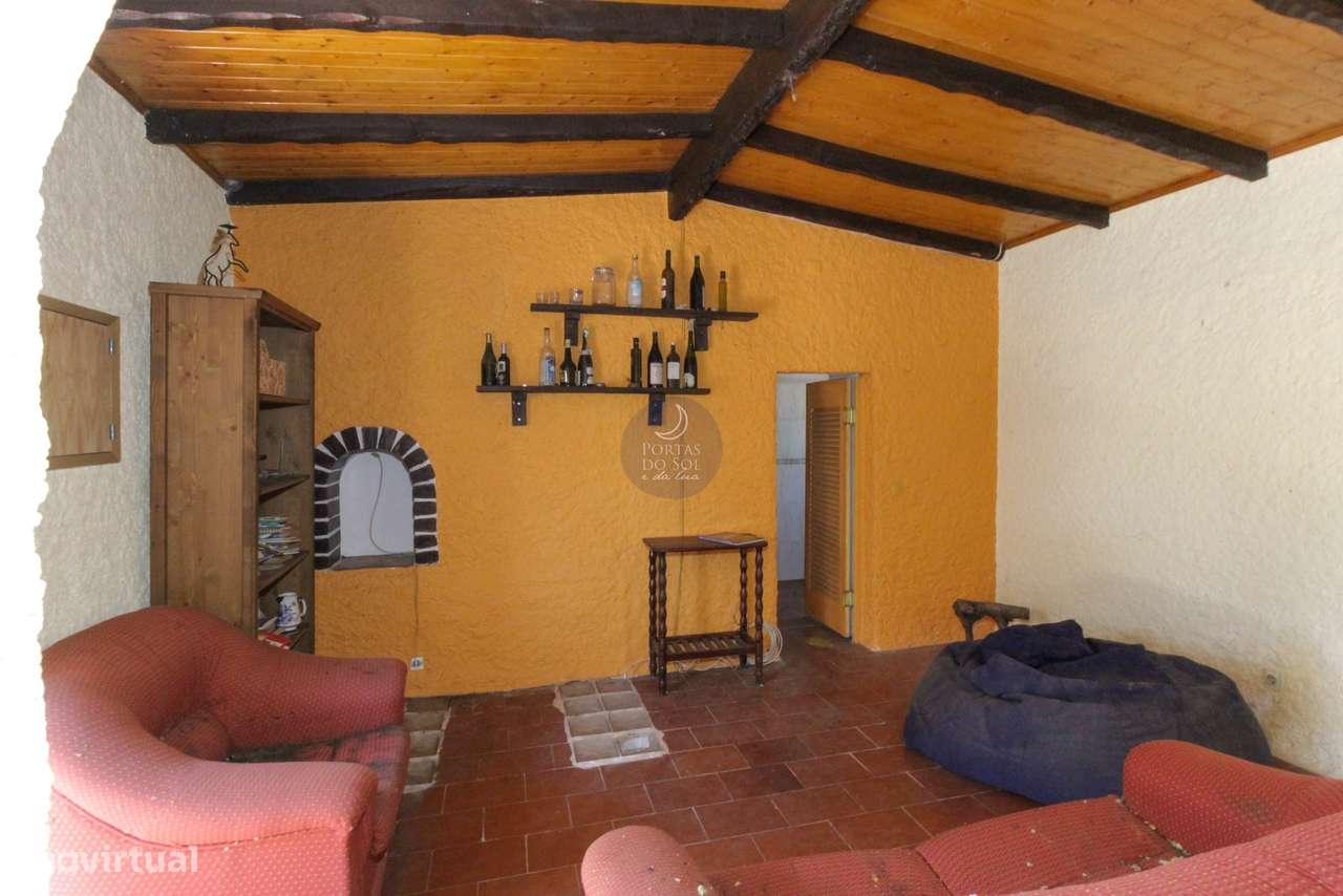 Quintinha de 2.995 m2 c/ moradia V2 e poço.-6