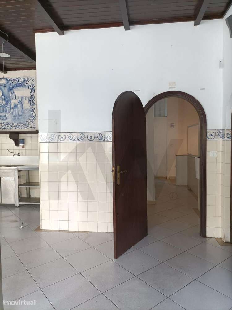 VENDA | ESPAÇO COMERCIAL COM ARRECADAÇÃO – CENTRO DE ALVERCA-11