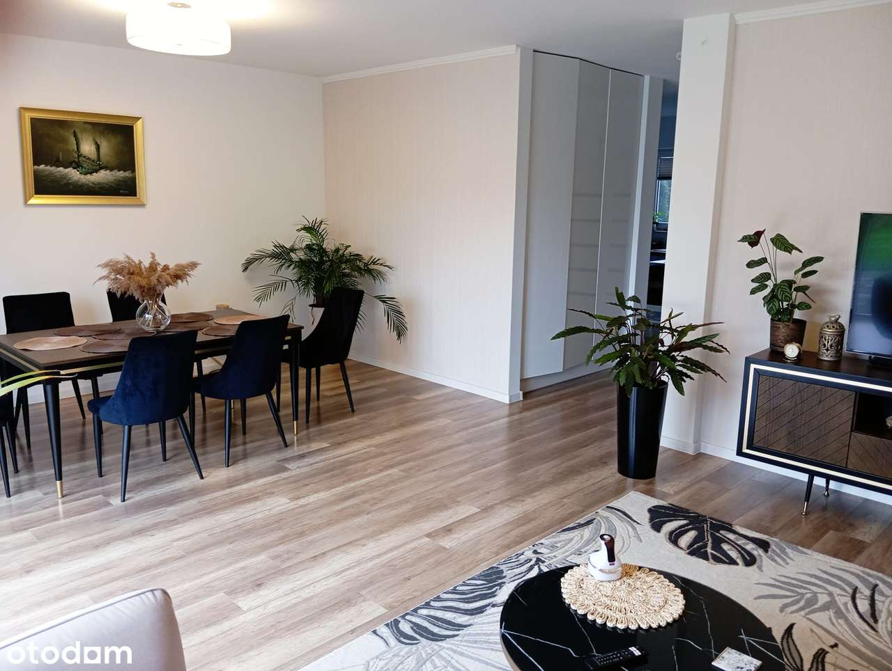 Atrakcyjny dom z garażem w otoczeniu zieleni - Pełny obrazek: 4/16