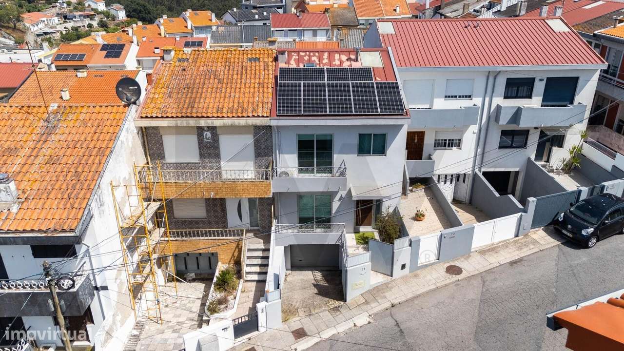 Moradia T3 Geminada de 3 Pisos com Jardim, Garagem em  Guifões, Matosi-27