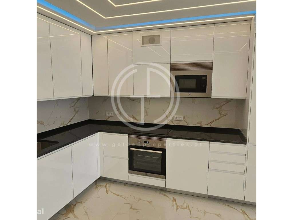 Apartamento T2 renovado, vista mar em Quarteira-4