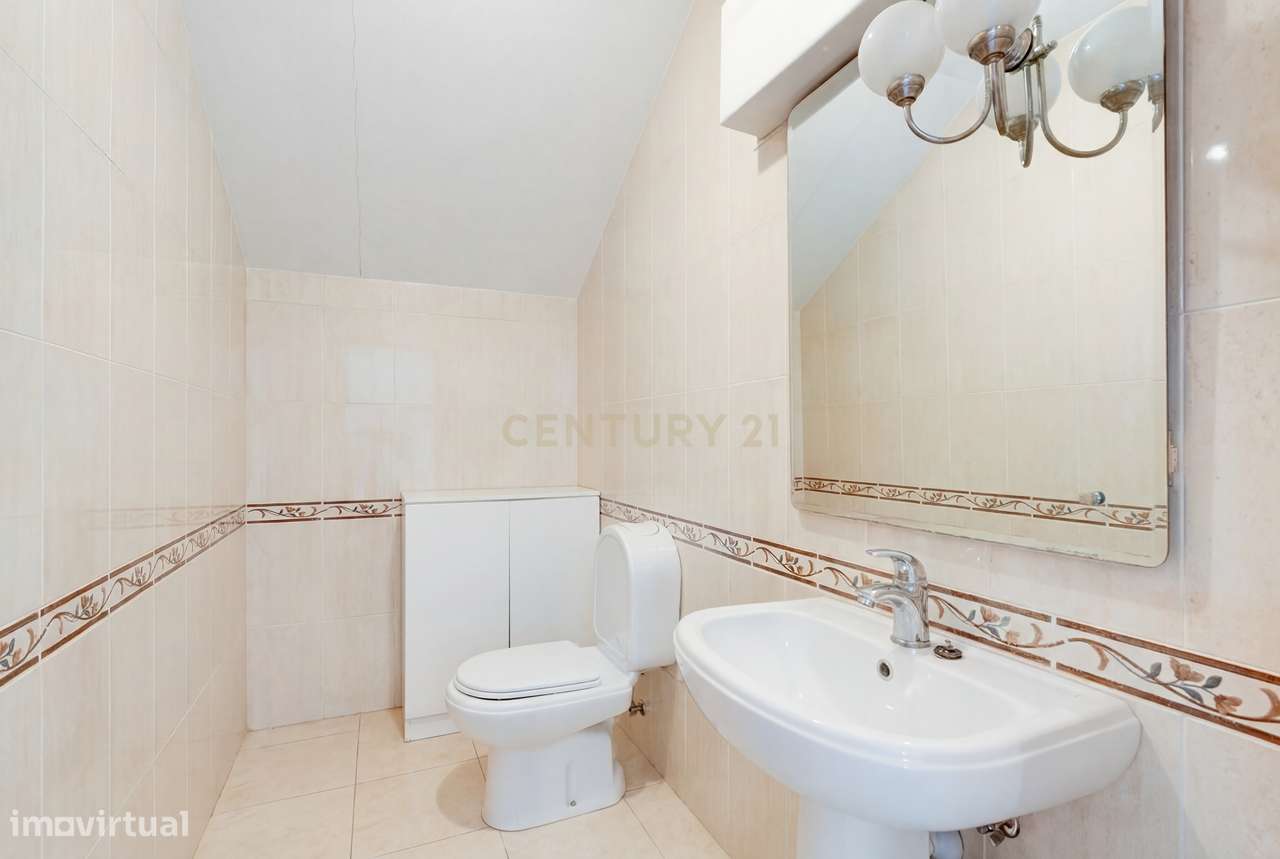 Moradia T3+1 em banda a 5 min do Centro da Cidade de Espinho-28