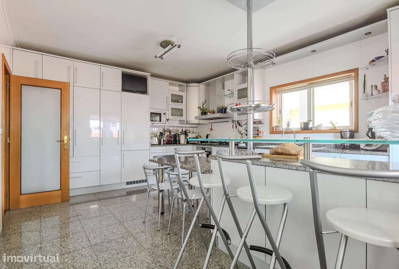 Moradia Custoias - T4, 4 frentes, cozinha regional, garagem, jardim e - Grande imagem: 5/49