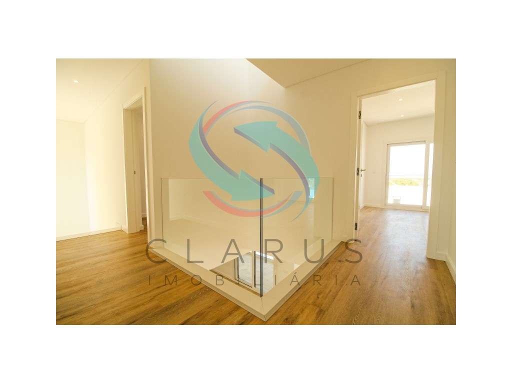 Moradia geminada em Vale de Milhaços-11