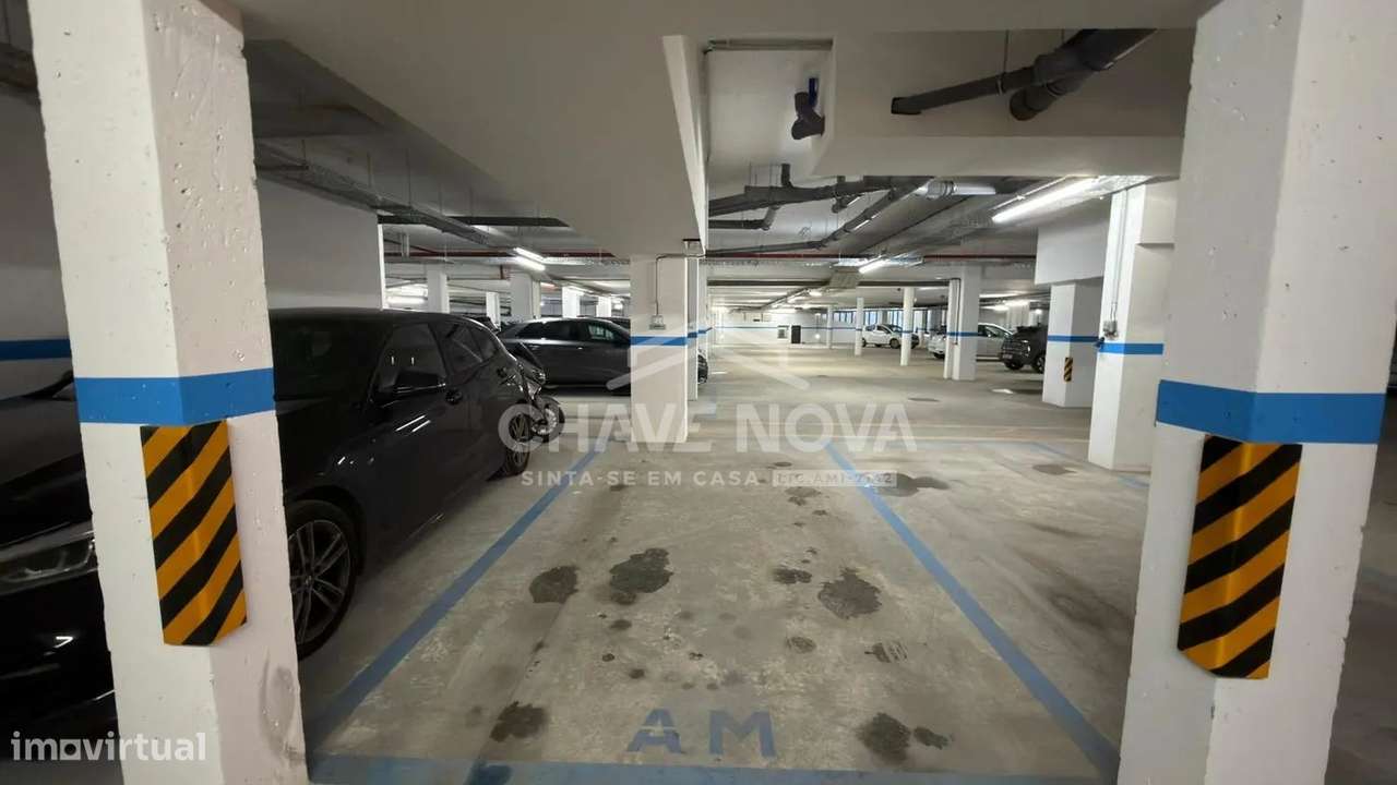 Apartamento T1+1 Como Novo c/ Lugar de Garagem em Santa Marinha (VL8)-30