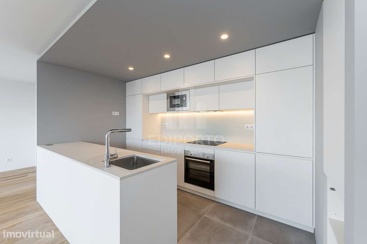 T3 Novo com Varanda, arrumos e 2 Lugares de Garagem junto à praia Mato-3