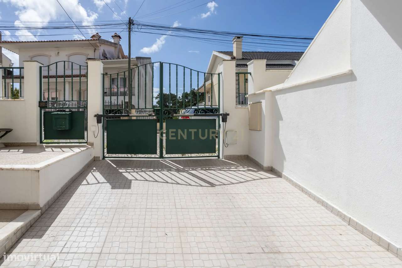 Moradia T3 c/Garagem 4 Viaturas - Foros de Amora-42