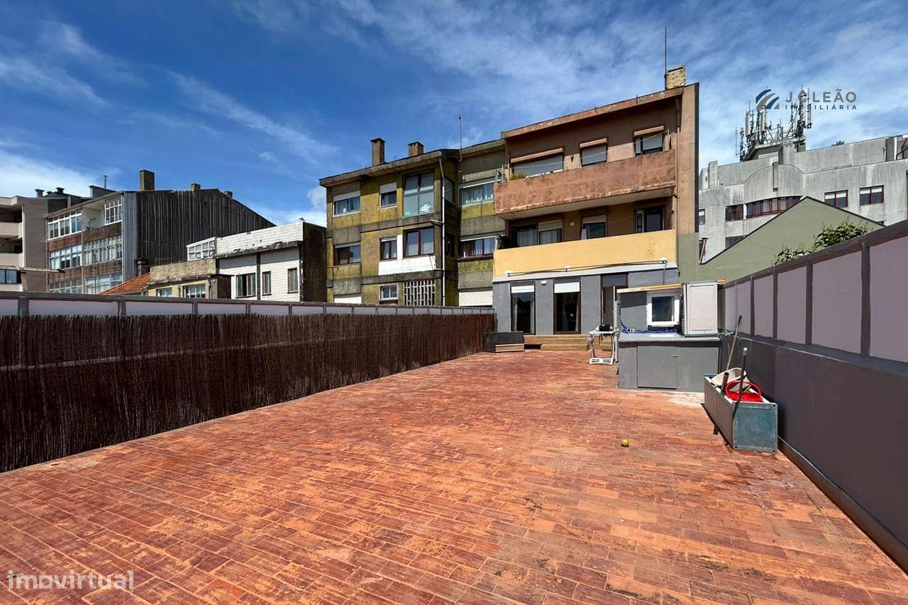 T3 com Terraço a poucos minutos da Praia e Metro em Matosinhos-0