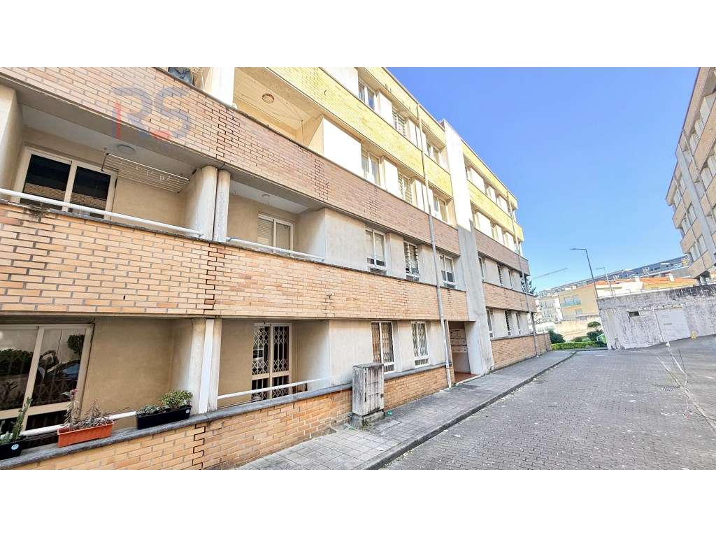 T3 renovado c/varanda e garagem (2 andar sem elevador)-21