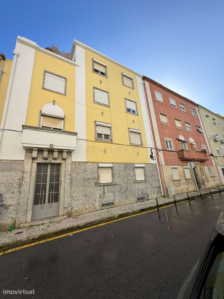 Apartamento T2 para Recuperação na Penha de França, Lisboa