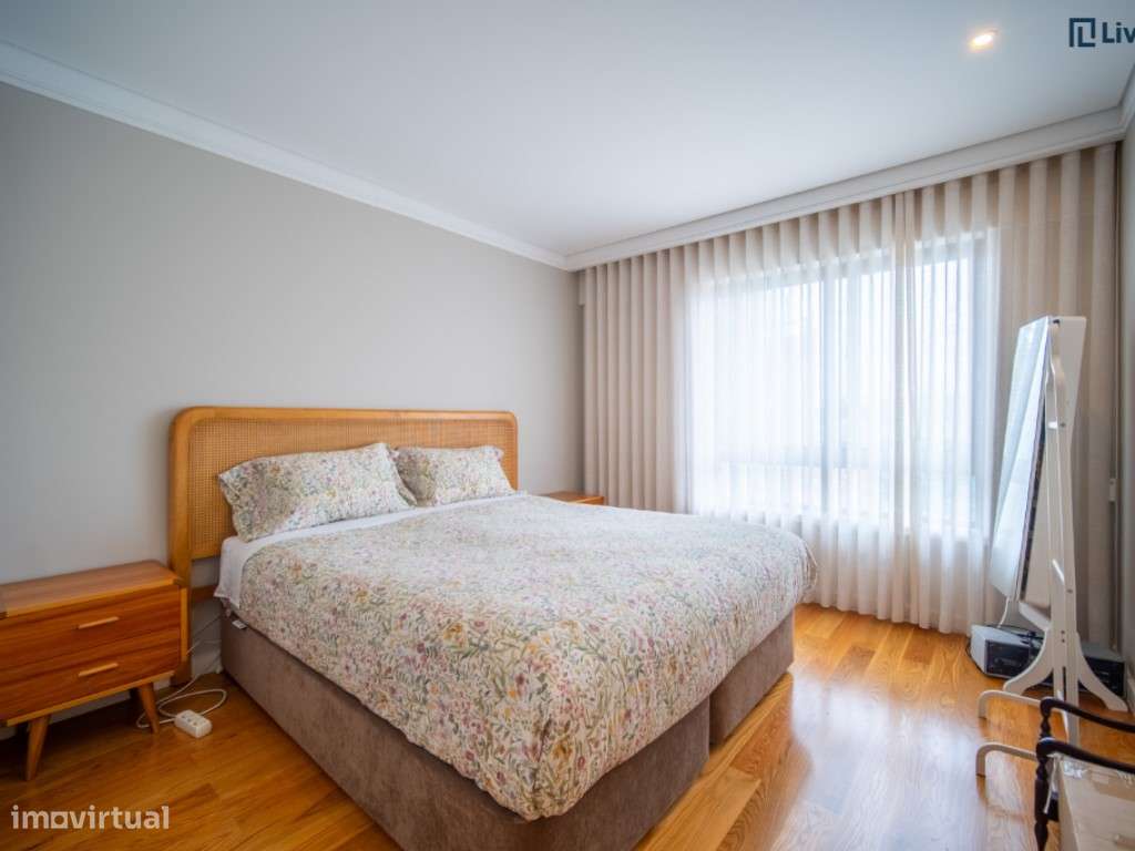 T4+1 de 200m² Renovado com 2 Suites-28