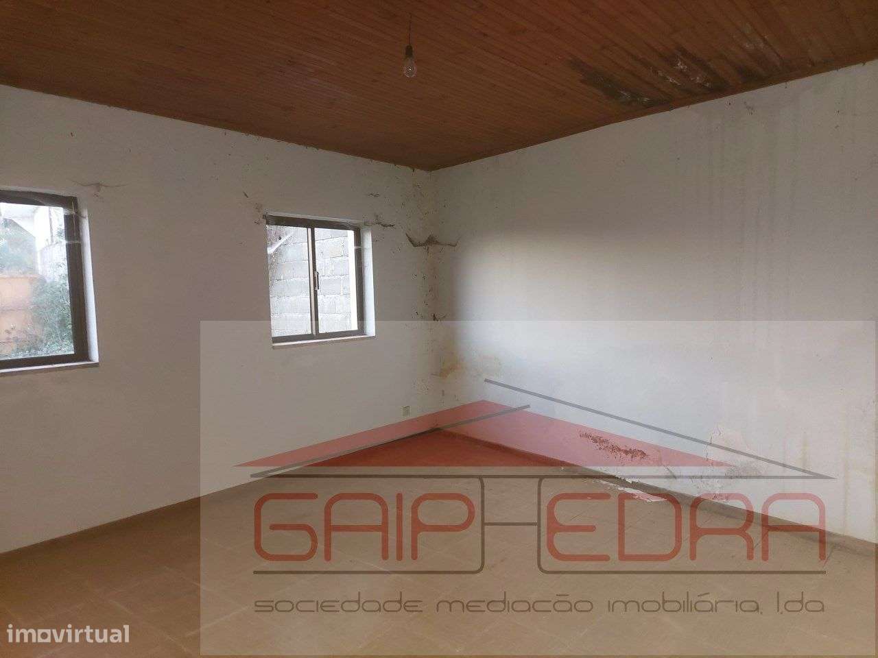 Moradia T3 em Mesão Frio com varanda e acessibilidade-17