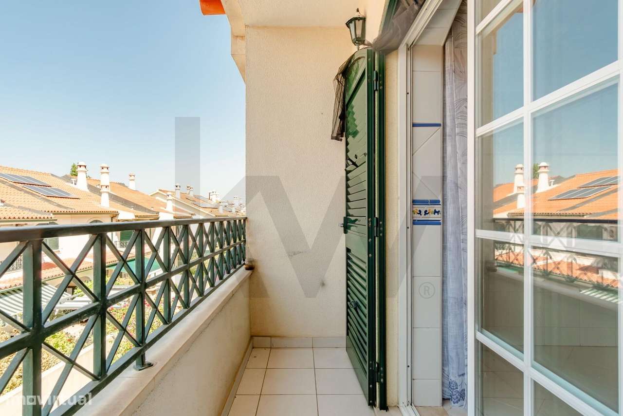 Moradia em Banda T4+1 com Jardim, Garagem e Sótão-22