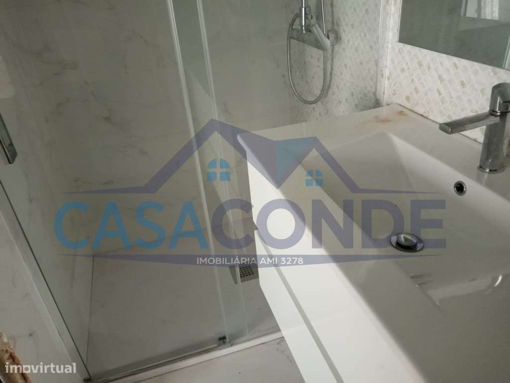 Moradia em Banda c/Excelentes Areas-9