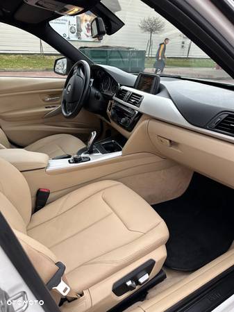 BMW Seria 3 320i Luxury Line - 23