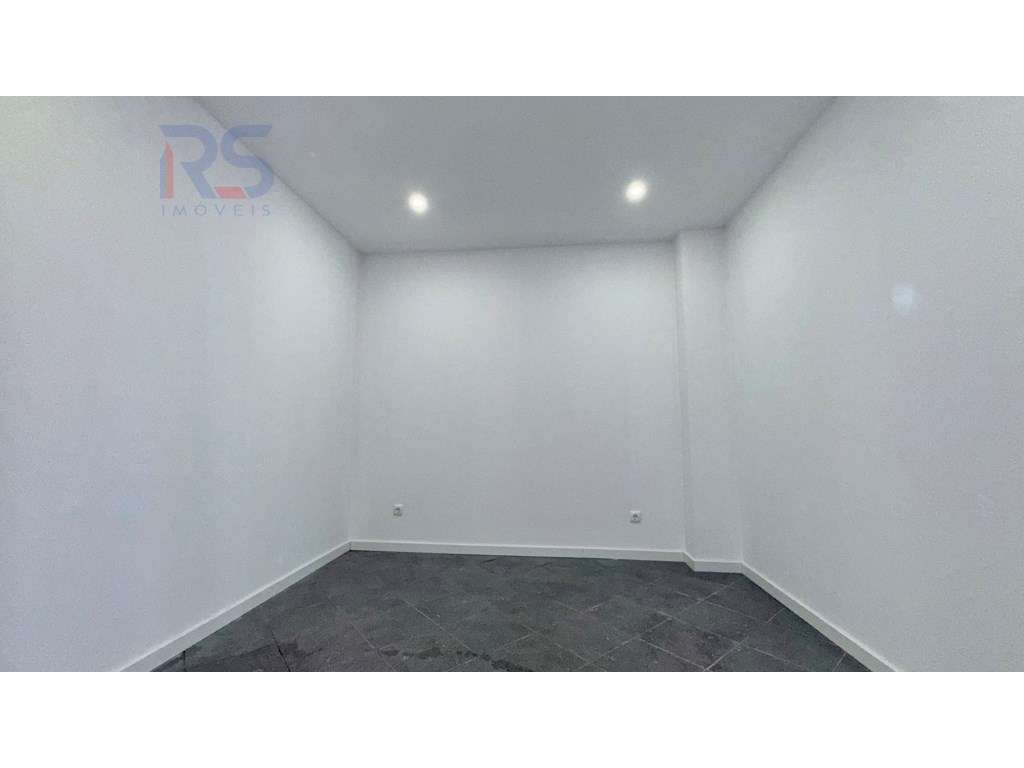 Espaço Comercial Convertido em Habitação Santo Tirso-9