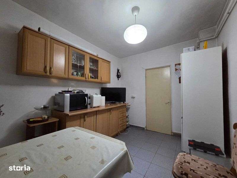 Apartament 3 camere, cu balcon si spatiu de depozitare generos (beci) - Imagine principală: 4/7