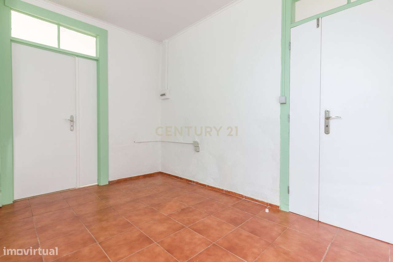 Excelente investimento no Barreiro Centro - Grande imagem: 4/16