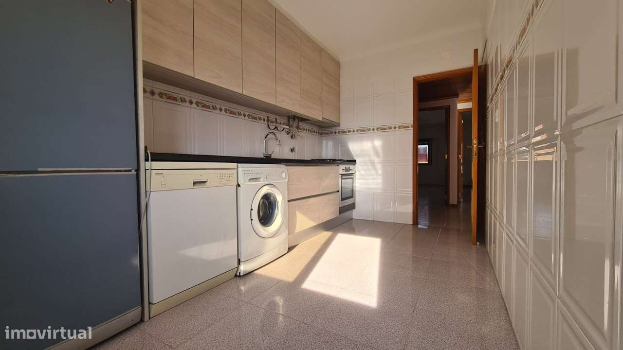 Grande Oportunidade - T2 |4º andar com arrecadação - Grande imagem: 4/11