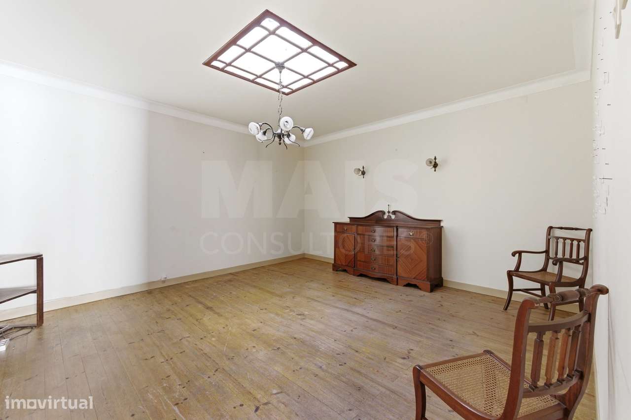 Dois prédios com 5 frações no centro de Peniche - Grande imagem: 2/38