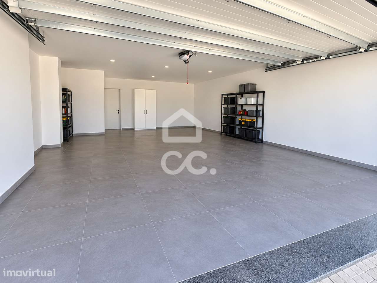 Moradia térrea moderna com piscina e excelentes áreas-27