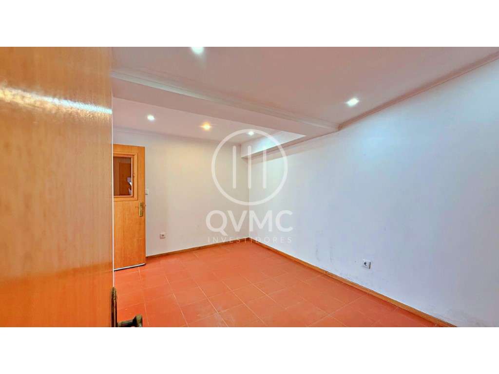 Moradia T2+1 em Mem Martins com logradouro-17