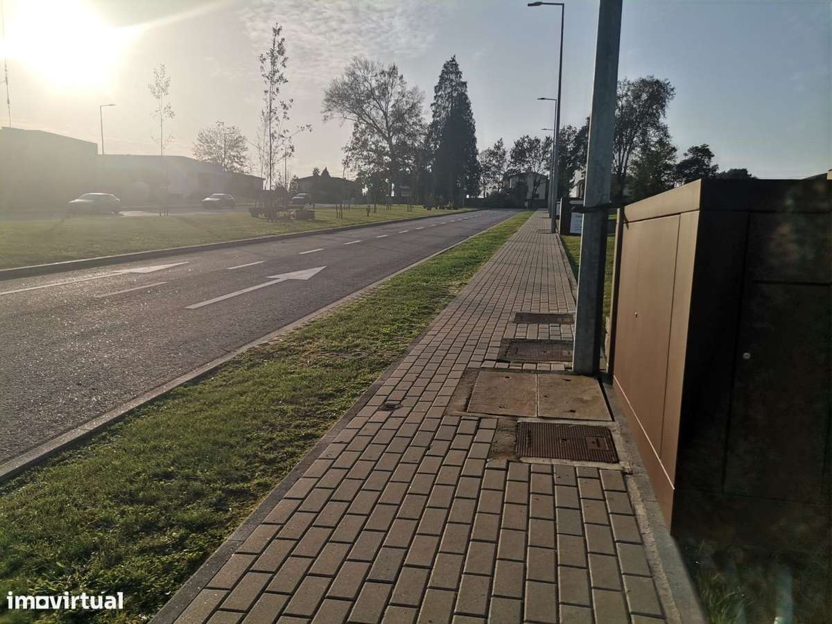 Lotes Individuais com arquiteturas variadas em Palmeira - Braga-1