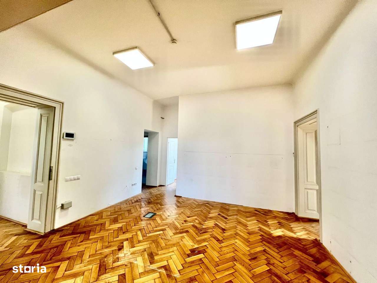 Vila de vanzare in zona centrala - Renovata complet - Imagine principală: 4/17