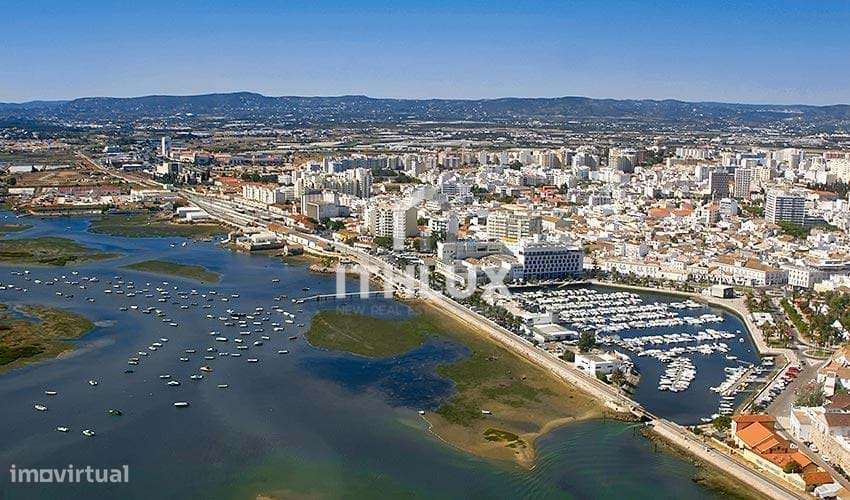 OPORTUNIDADE EXCLUSIVA - Prédio na Baixa de Faro com projeto aprovado - Grande imagem: 2/15