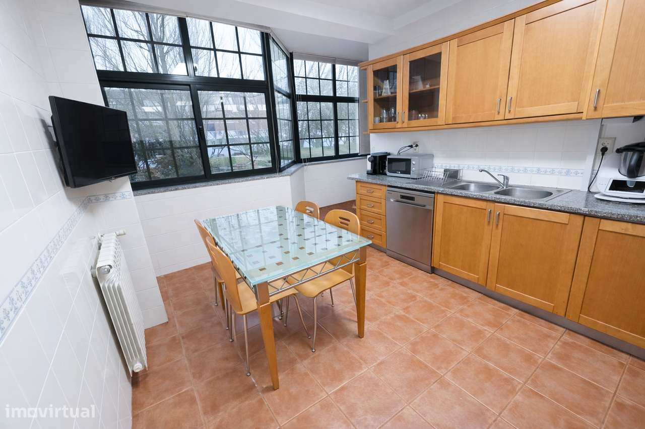 T3 com Garagem Fechada | 1.º Piso | Zona Calma | Disponível em Março - Grande imagem: 5/17