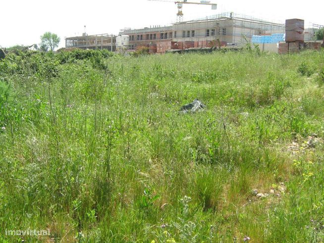 Terreno com 19.440m² para construção em Casais de Mem Martins-7
