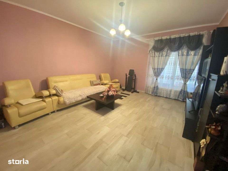 De vanzare, casa cu 3 camere, in Santadrei! - Imagine principală: 3/19