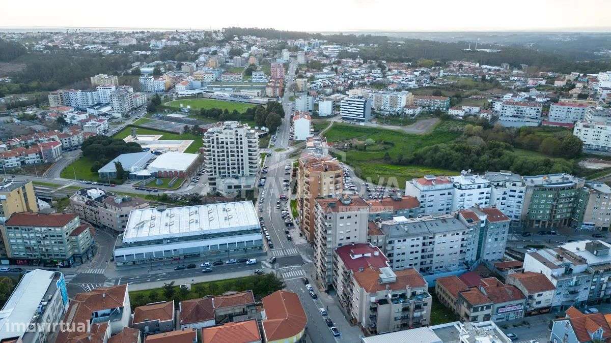 Apartamento T3 Renovado em São João da Madeira-31
