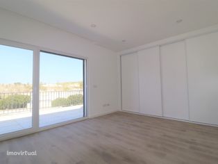 Apartamento T1 novo, com terraço e parqueamento