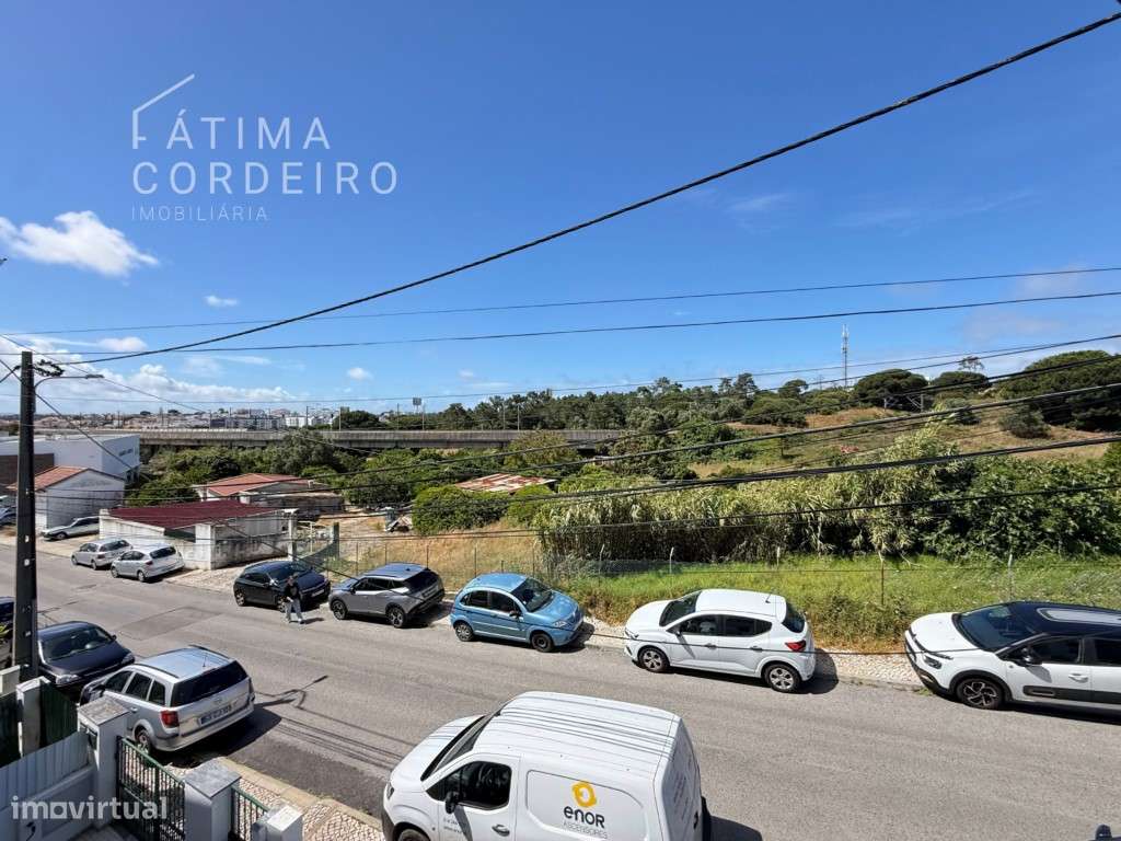 Moradia em Banda T4 no Feijó - Espaço, Conforto e Excelente Localiz...-16