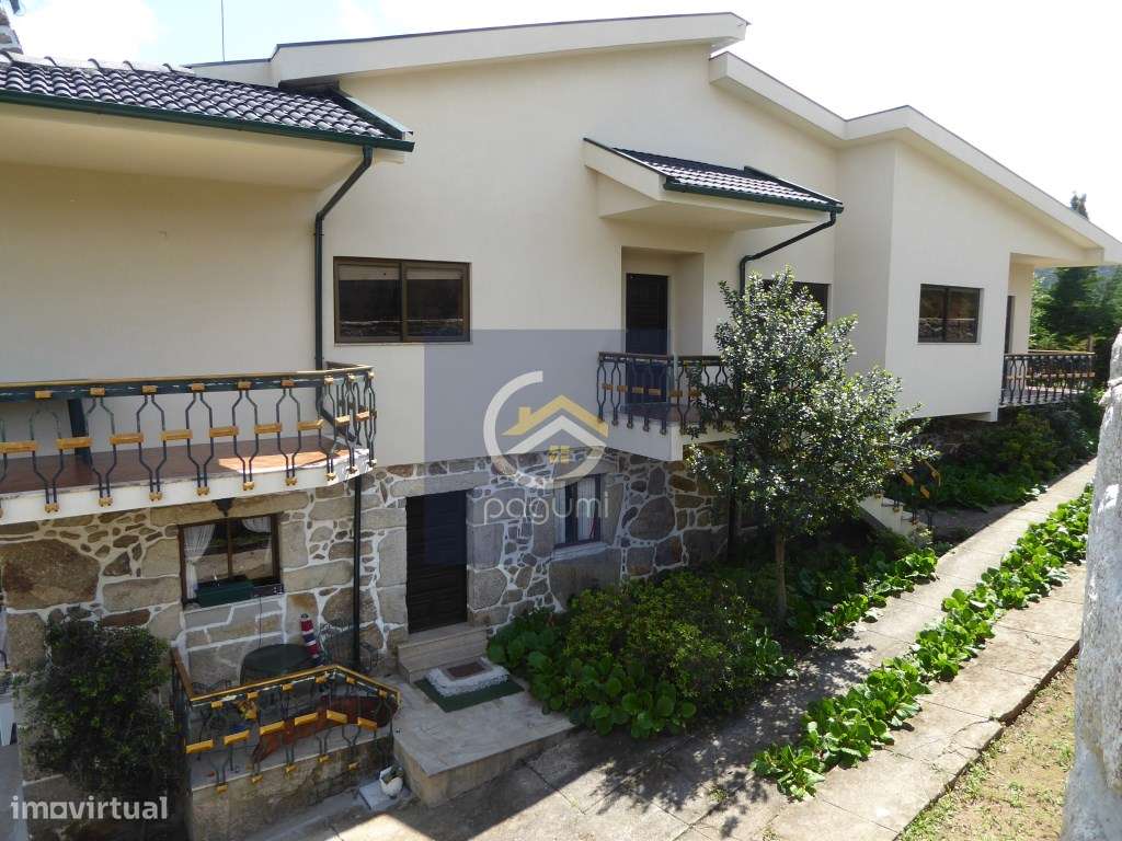 Moradia BI- Familiar (T2+T6) para venda em Celorico de Basto - Grande imagem: 1/58