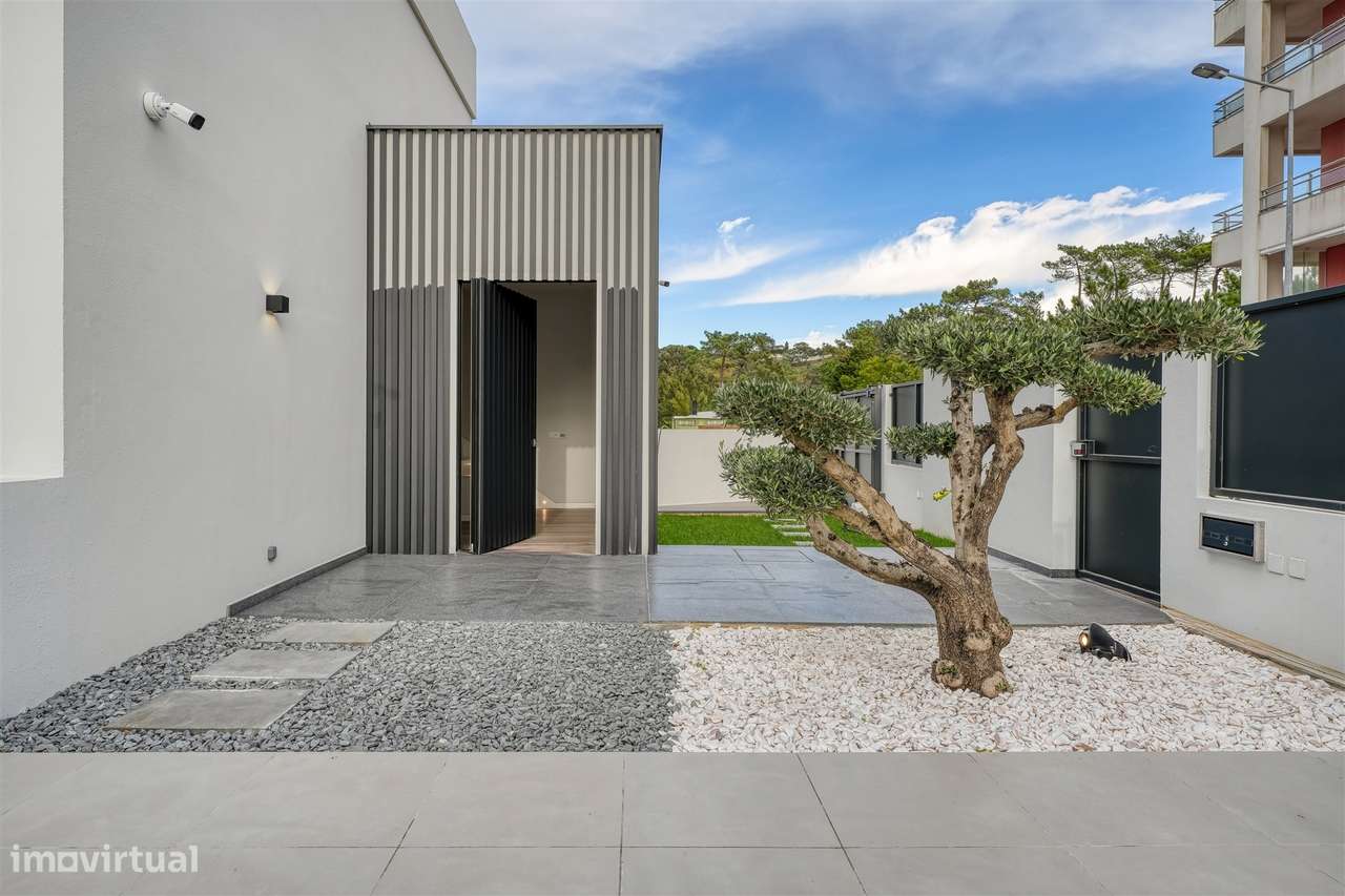 Moradia T4 de luxo com elevador, em construção no Estoril. - Grande imagem: 4/29