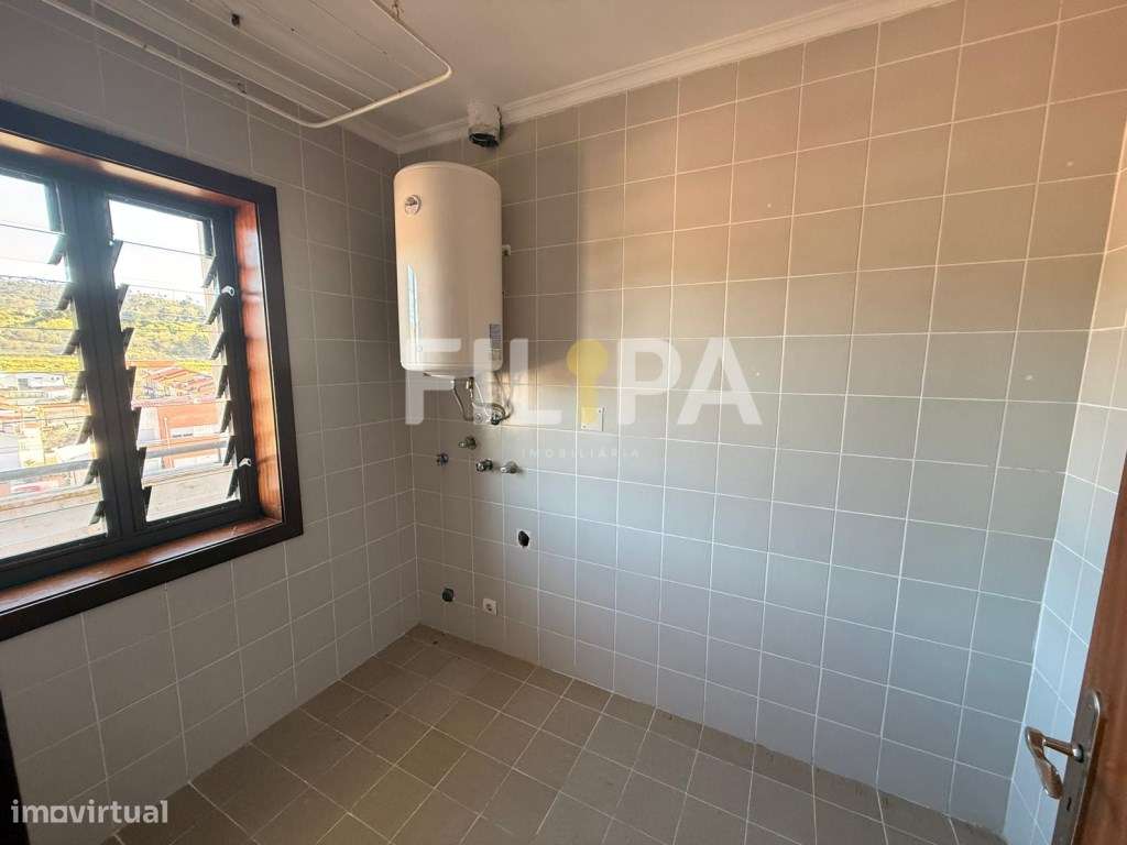 Excelente T1 com varanda, garagem e arrumo - Centro de Valongo - Grande imagem: 3/15