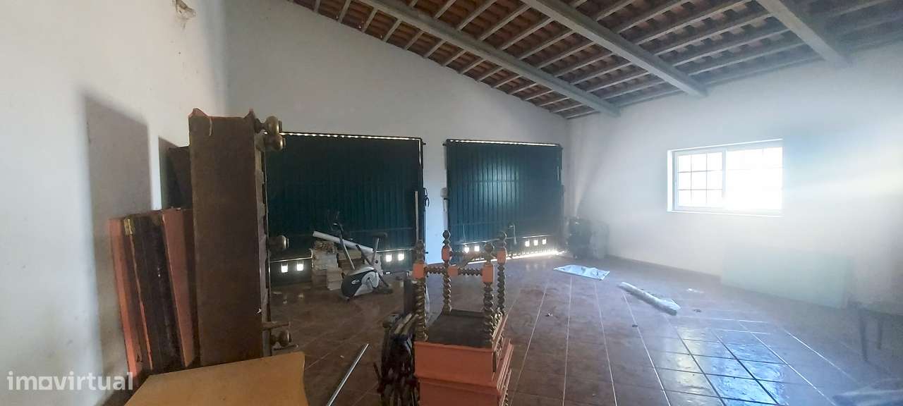 Quintinha T3+1 com sotão aproveitado em Pontével-13